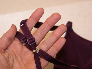 It's too hard to demonstrate while wearing the bra, but here's a picture of the rubber band hack.